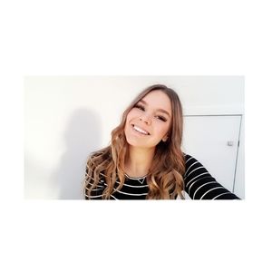 Meet your Posher, Chloe